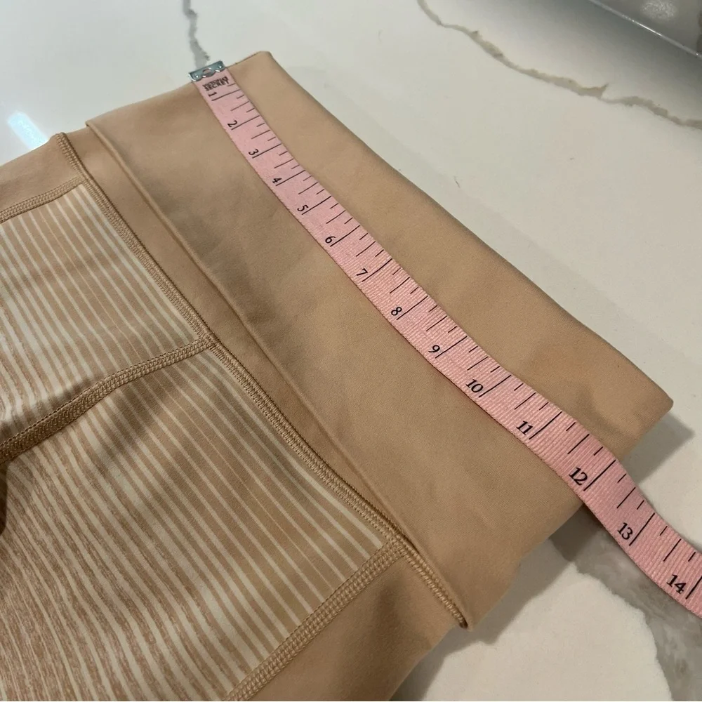 Offline by Aerie women's The‎ Hugger Foldover legging high rise small beige NWOT - Picture 12 of 15